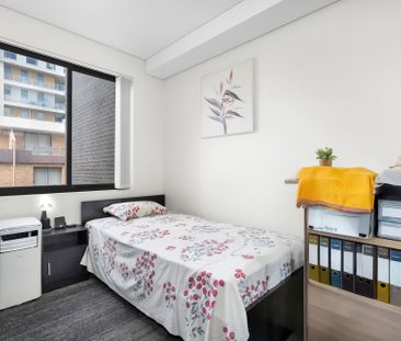 Modern Two-Storey Apartment in Liverpool CBD - Photo 1