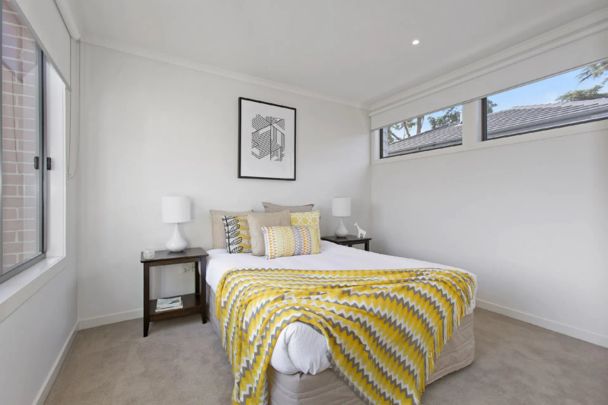 STREET FRONT PRIVATE TOWNHOUSE, WALKING DISTANCE TO SOUTHLAND! - Photo 1