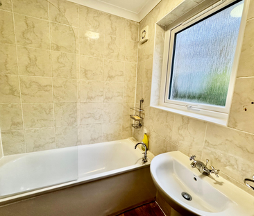 Keevil Drive, . - Photo 6