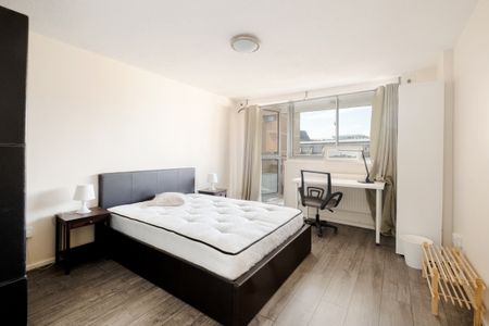 3 bedroom flat to rent - Photo 5