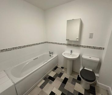 3 bedroom terraced house to rent - Photo 3