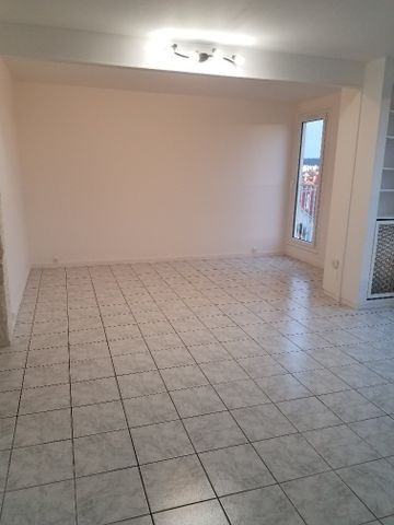 Location Appartement 3 pièces 64m² ST MAUR DES FOSSES 94100 - Photo 3