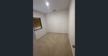 Bottom level 2 bed apartment - Photo 2