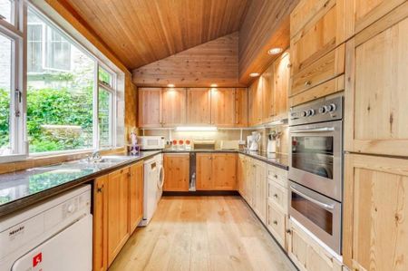 3 bedroom flat to rent - Photo 3