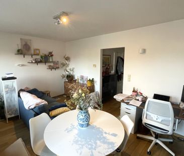 Gunstig gelegen appartement met autostaanplaats - Photo 2