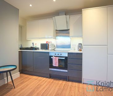 2 bed apartment to rent in Lower Stone Street, Maidstone, ME15 - Photo 2