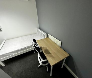 4 bed Semi-Detached House for Rent - Photo 2