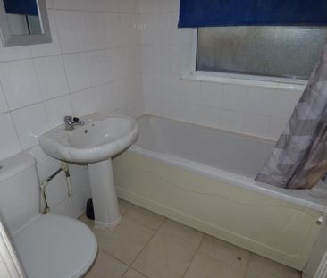 3 bedroom terraced house to rent - Photo 6