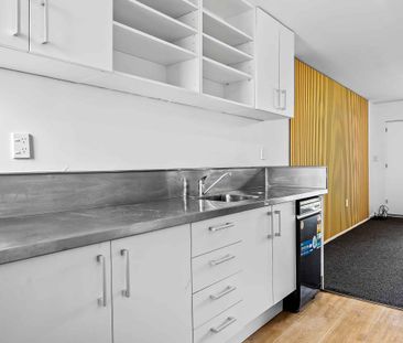 Freshly Renovated, Modern Two-Bedroom Unit - Handy Location - Photo 5