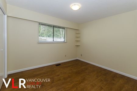 None in North Vancouver, BC - Photo 5