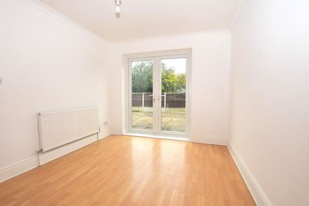 3 bedroom House To Let - Photo 4