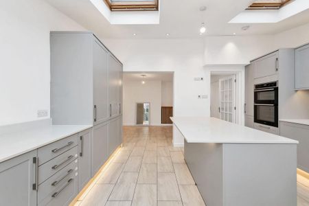 3 bedroom terraced house to rent - Photo 4