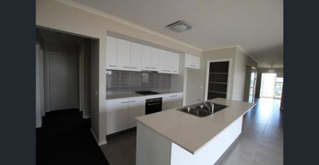 Spacious Family Home - Photo 4