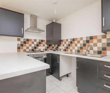 2 bed Apartment To Let - Photo 2
