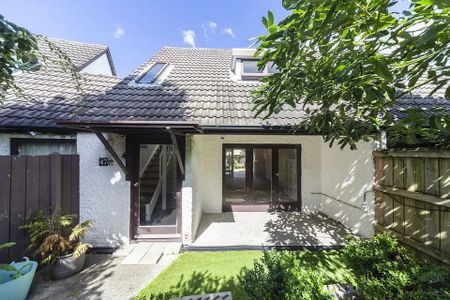 Low maintenance, Great location - Photo 4