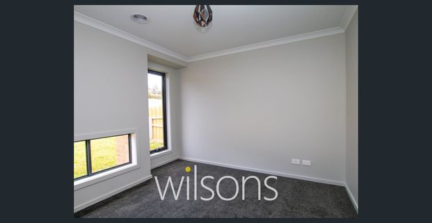 3 BEDROOM, SINGLE LEVEL TOWNHOUSE - Photo 1