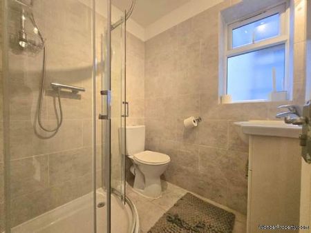 2 bedroom property to rent in London - Photo 4