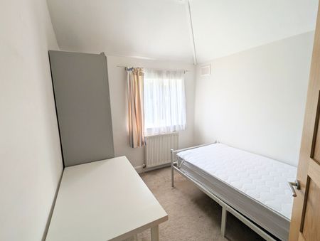 Room in a Shared House, London, SE9 - Photo 2