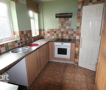 2 bedroom semi-detached house to rent - Photo 5