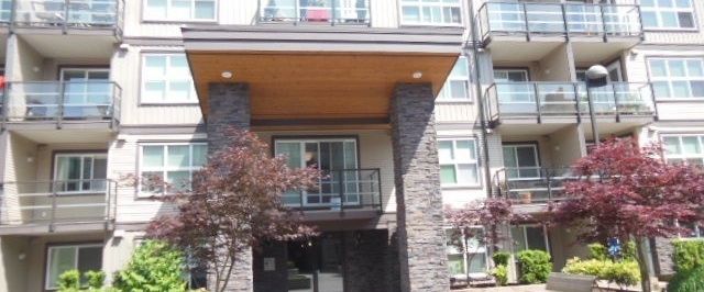 Can be rented Unfurnished / Or Fully Furnished Two-Bedroom & A Den & 2 Bthrooms | 30525 Cardinal Avenue, Abbotsford - Photo 1