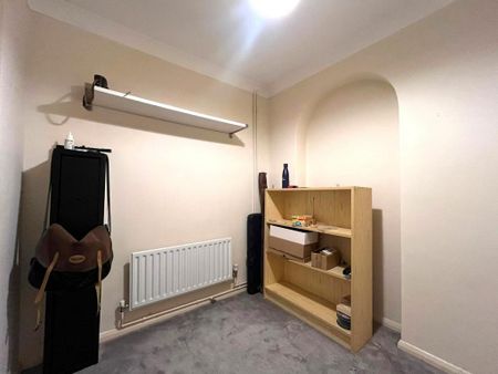 4 bedroom semi-detached house to rent - Photo 4