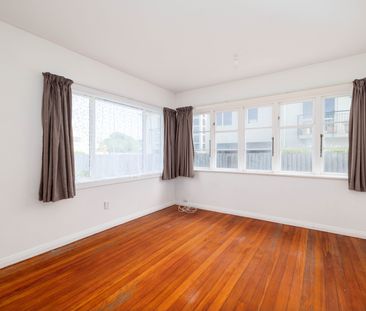 Three Bedroom Home On Keppel Street! - Photo 5