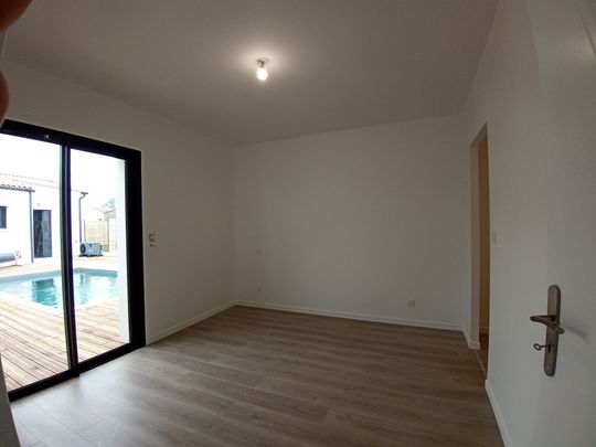 Maison neuve plain pied garage et piscine - Photo 1