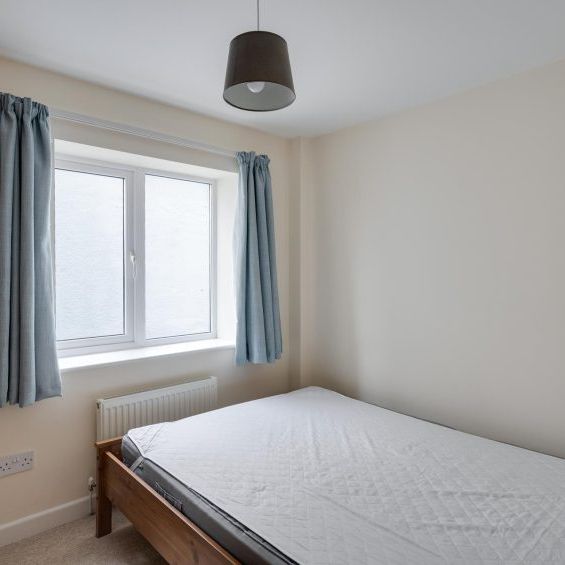 1 Bed Flat - Photo 1