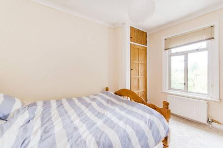 3 bedroom flat to rent - Photo 2