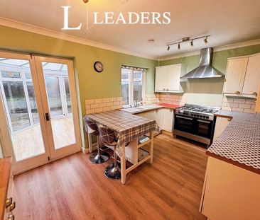 4 bedroom detached house to rent - Photo 6