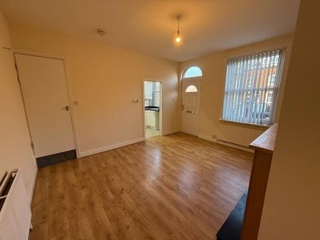 2 Bed Terraced House, Barton Grove, LS11 - Photo 2