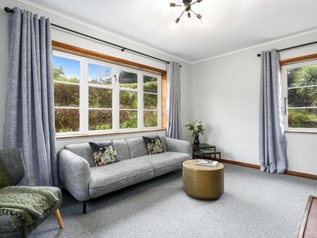 Sunny and Private 3-Bedroom House - Photo 4