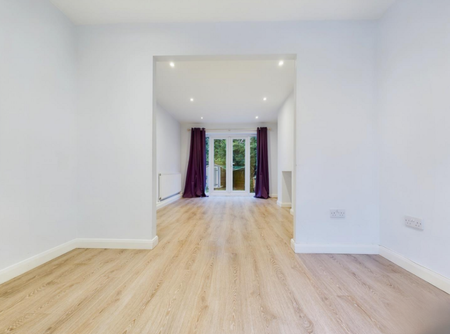 3 bedroom semi-detached house to rent - Photo 4