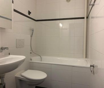 Appartement de 2.5 pièces partiellement rénové au rez-de-chaussée - Foto 1