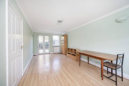 4 bedroom detached house to rent - Photo 4