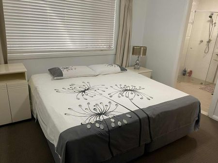 Broadbeach Waters - Photo 3