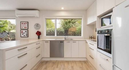 Bright, North-Facing Retreat - Photo 2