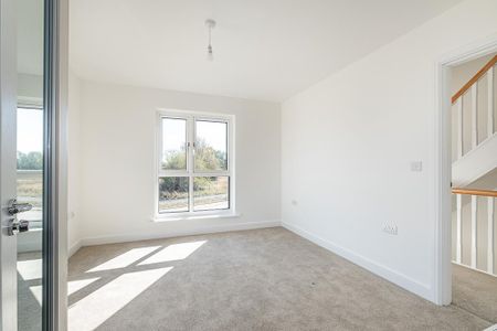 3 bedroom flat to rent - Photo 3