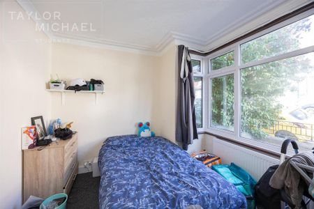 4 bedroom terraced house to rent - Photo 3