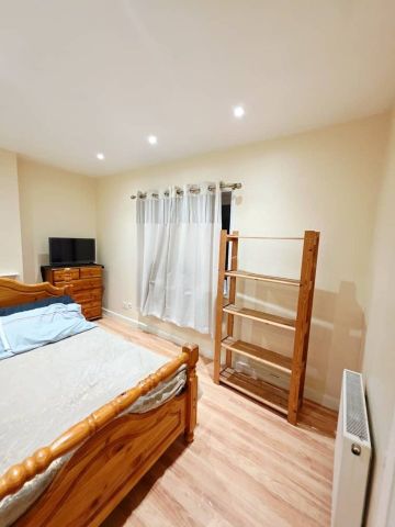 Room in a Shared House, Athelney St, SE6 - Photo 3