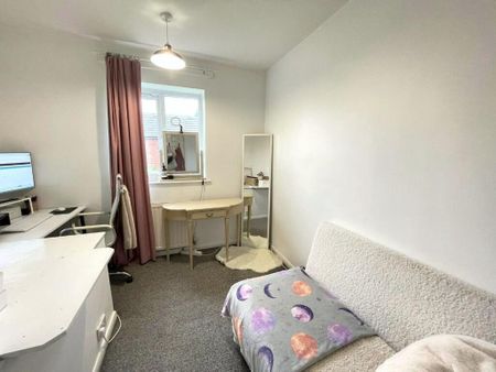 3 bedroom terraced house to rent - Photo 5