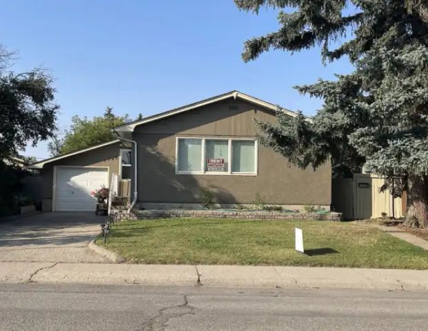 $500 Grocery Gift - BEAUTIFUL THREE-BEDROOM MAIN FLOOR SUITE in HAYSBORO | Calgary - Photo 1