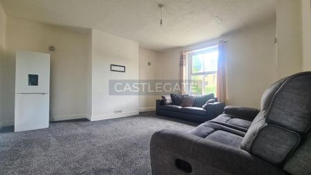 2 bedroom end of terrace house to rent - Photo 2