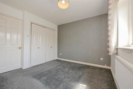 2 bedroom end of terrace house to rent - Photo 4