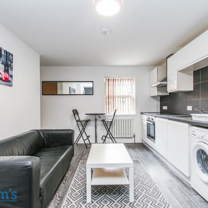 2 bed Apartment for Rent - Photo 1
