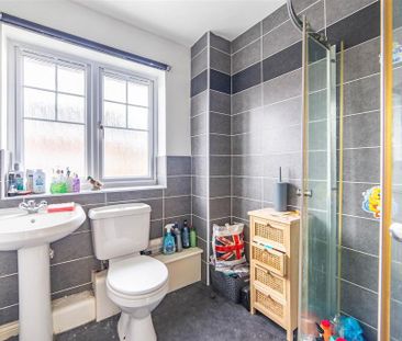 3 bedroom end of terrace house to rent - Photo 1