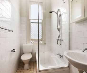 Delightful ground floor art-decor one bedroom flat - Photo 4