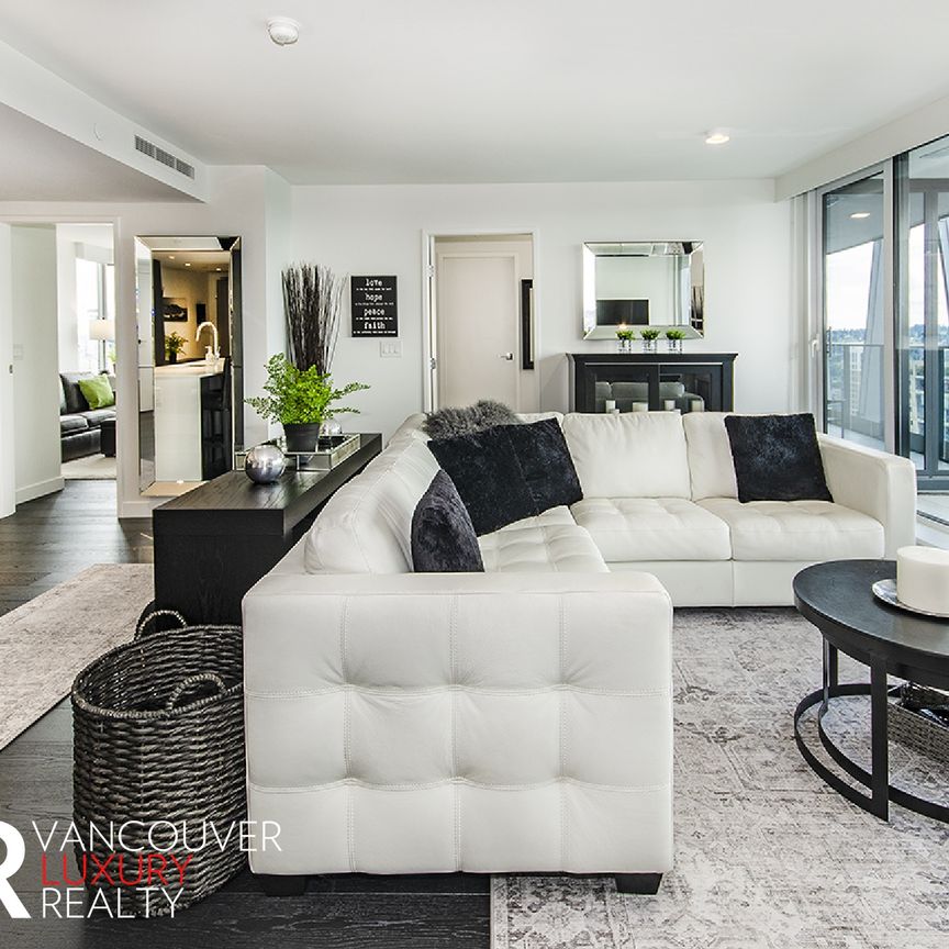 Condo in Downtown Vancouver, BC - Photo 1