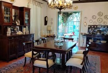 Ardeatina-Divino Amore: Quiet, charming rustic villa, big and well-curated garden, 3 beds, 1 study, 3 baths, living room, kitchen, with terraces , AC and parking space. Ref 2322