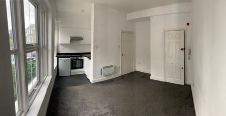 Studio Flat to rent - Devonshire Road, London, SE23 - Photo 3